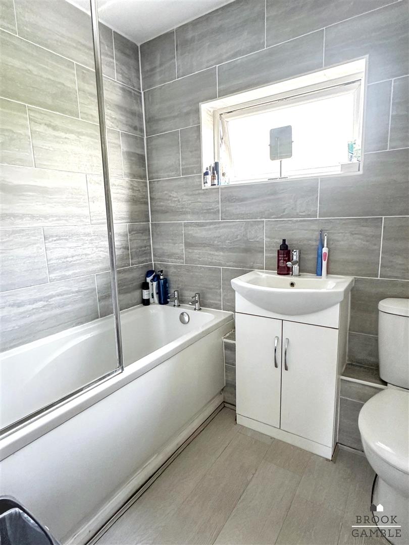 3 Bedroom House. Oulton Close in Eastbourne,  12